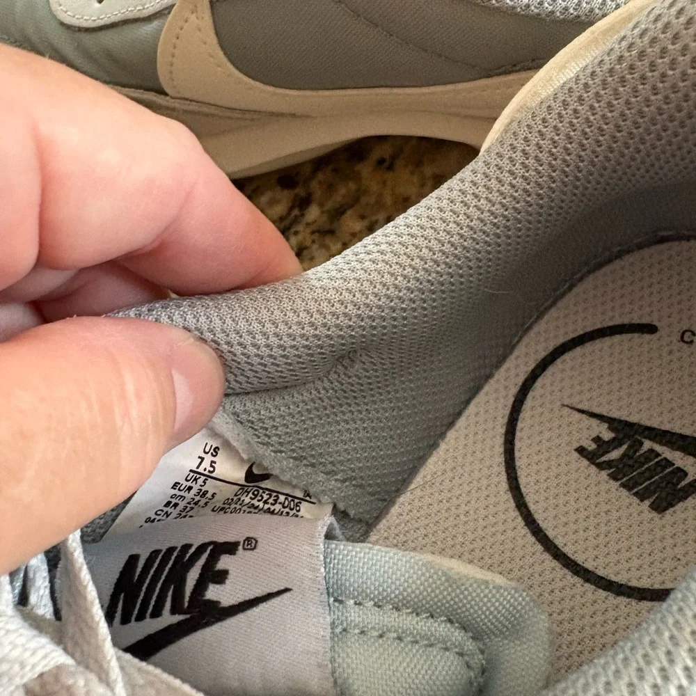 Nike Women's Waffle Debut Sz 7.5 - Picture 3 of 4